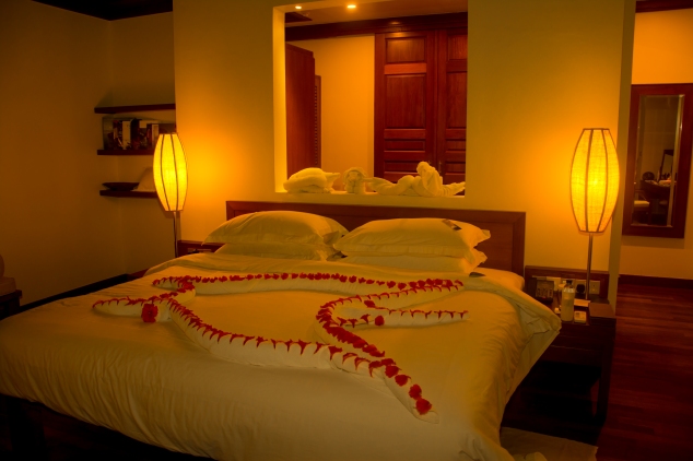 Room boys get creative with the towels at Anantara Dhigu Resort