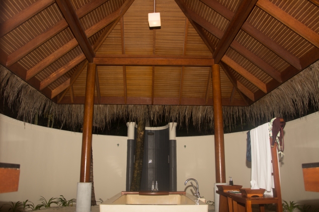 Outdoor washrooms for a true island life experience